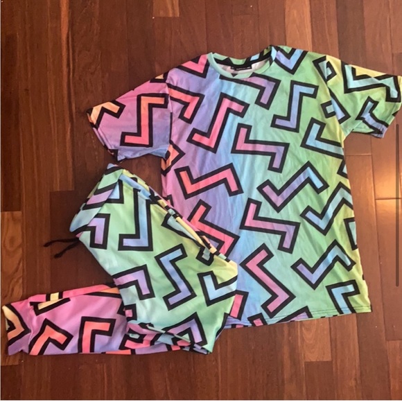 IEDM Men’s 80’s Rainbow Tshirt & Joggers Set XL
EUC - Picture 5 of 6